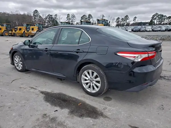 4T1B11HK7JU582492 2018 TOYOTA CAMRY - Image 2