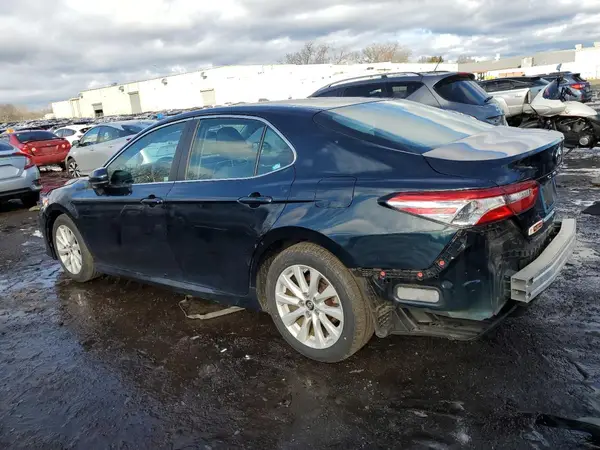 4T1B11HK7JU582895 2018 TOYOTA CAMRY - Image 2