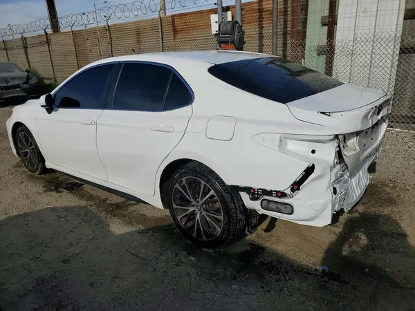 4T1B11HK7JU583920 2018 TOYOTA CAMRY - Image 2