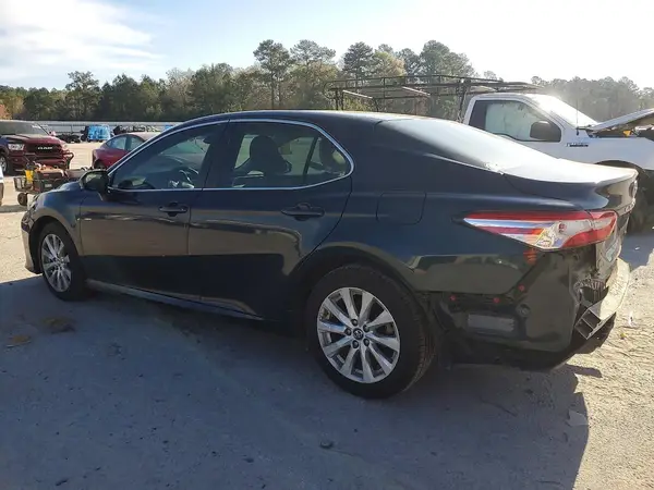 4T1B11HK7JU584601 2018 TOYOTA CAMRY - Image 2