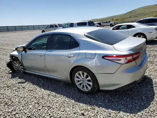 4T1B11HK7JU587188 2018 TOYOTA CAMRY - Image 2