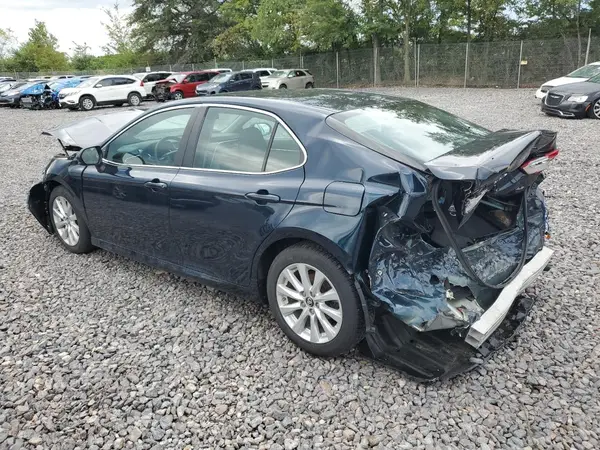 4T1B11HK7JU588325 2018 TOYOTA CAMRY - Image 2