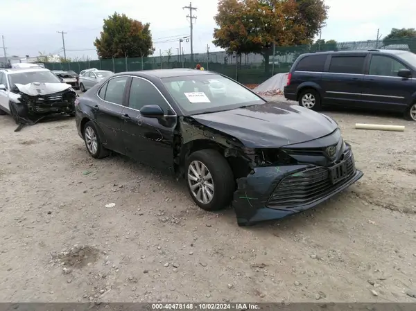 4T1B11HK7JU588342 2018 TOYOTA CAMRY - Image 1
