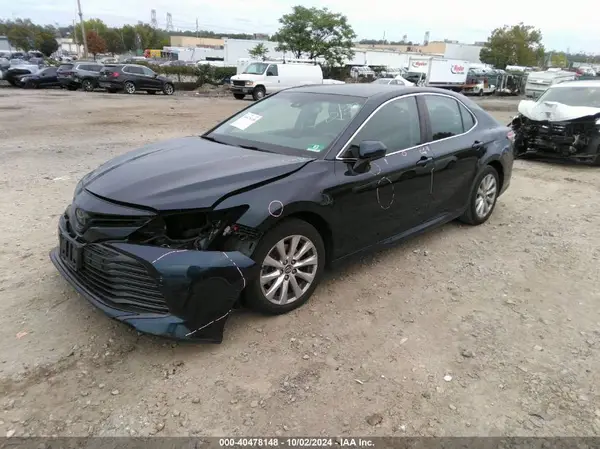 4T1B11HK7JU588342 2018 TOYOTA CAMRY - Image 2
