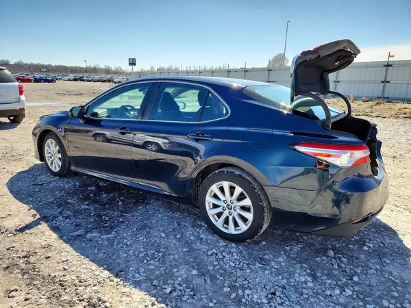 4T1B11HK7JU589295 2018 TOYOTA CAMRY - Image 2