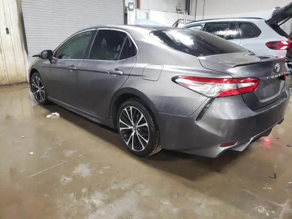 4T1B11HK7JU589992 2018 TOYOTA CAMRY - Image 2