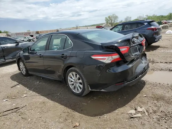4T1B11HK7JU590074 2018 TOYOTA CAMRY - Image 2