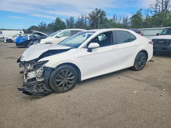 4T1B11HK7JU590513 2018 TOYOTA CAMRY - Image 1