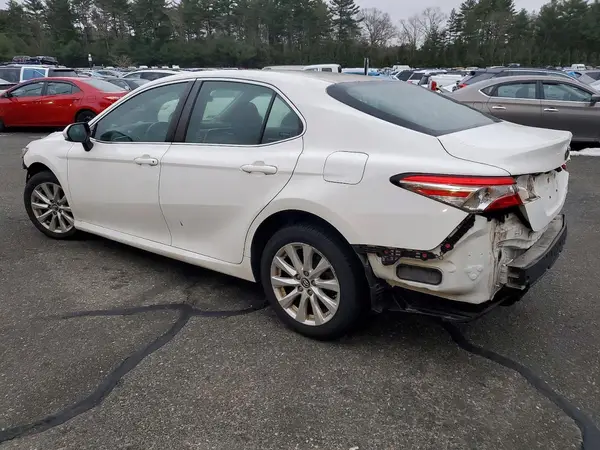 4T1B11HK7JU590818 2018 TOYOTA CAMRY - Image 2