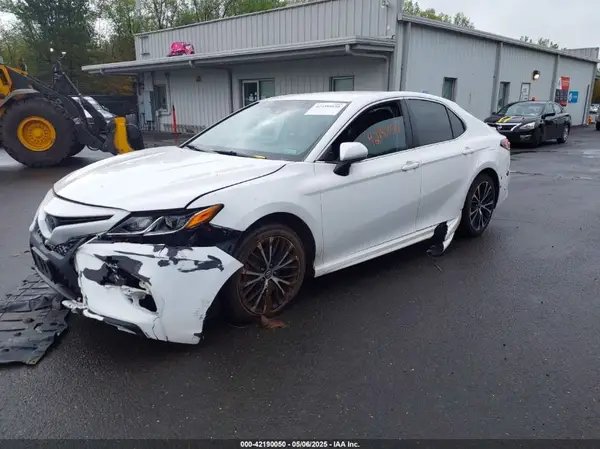 4T1B11HK7JU592763 2018 TOYOTA CAMRY - Image 2