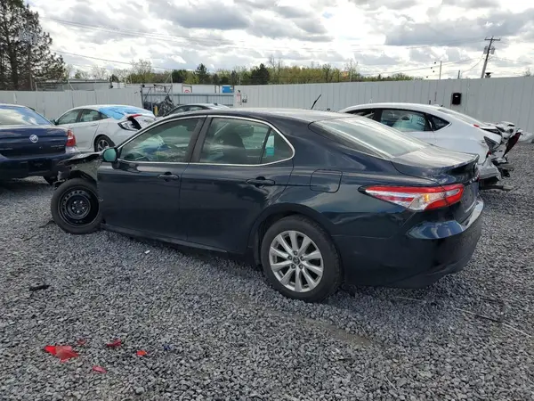 4T1B11HK7JU593086 2018 TOYOTA CAMRY - Image 2