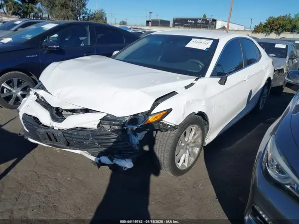 4T1B11HK7JU593220 2018 TOYOTA CAMRY - Image 2