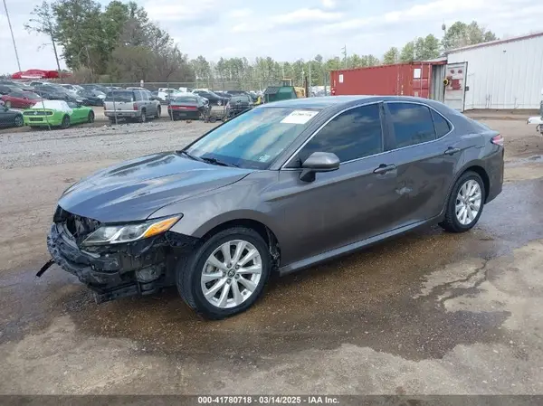 4T1B11HK7JU594867 2018 TOYOTA CAMRY - Image 2