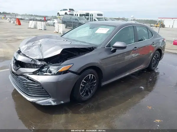 4T1B11HK7JU598451 2018 TOYOTA CAMRY - Image 2