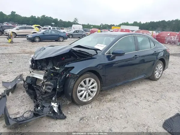 4T1B11HK7JU599759 2018 TOYOTA CAMRY - Image 2