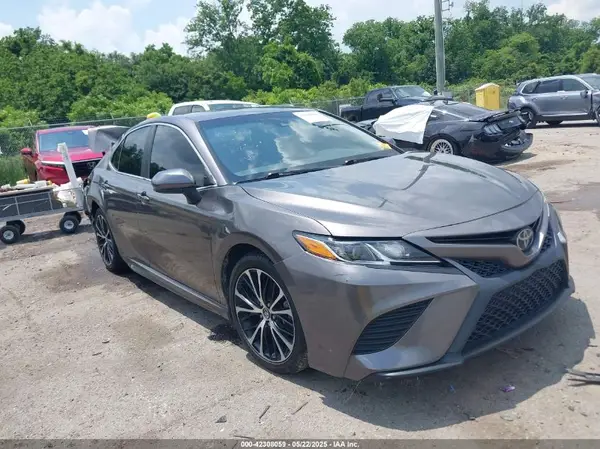 4T1B11HK7JU601011 2018 TOYOTA CAMRY - Image 1