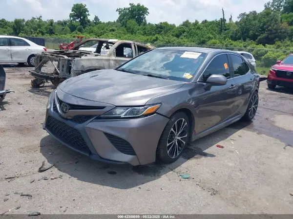 4T1B11HK7JU601011 2018 TOYOTA CAMRY - Image 2