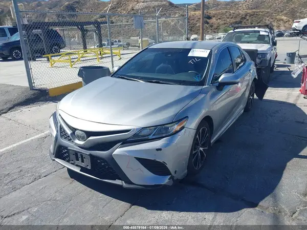 4T1B11HK7JU602353 2018 TOYOTA CAMRY - Image 2