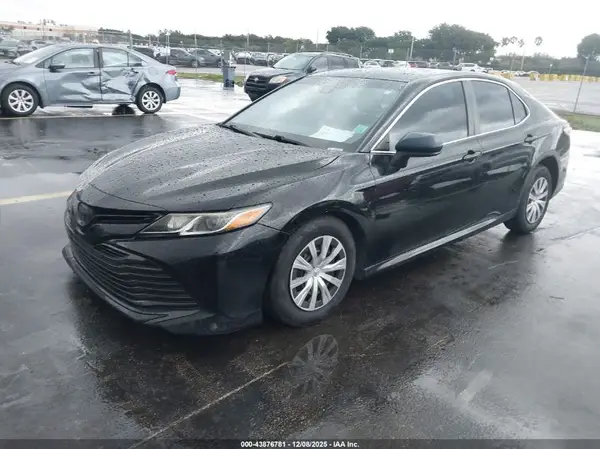 4T1B11HK7JU602711 2018 TOYOTA CAMRY - Image 2