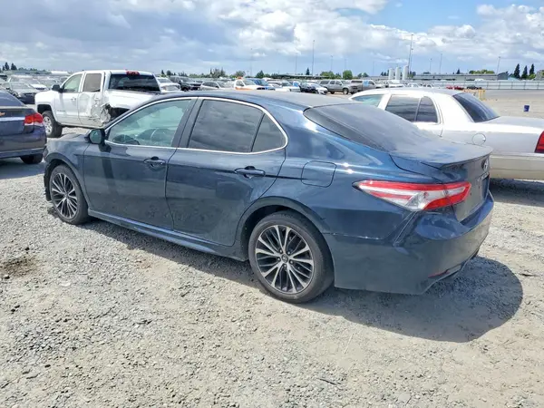 4T1B11HK7JU604569 2018 TOYOTA CAMRY - Image 2