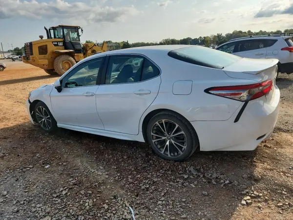 4T1B11HK7JU607875 2018 TOYOTA CAMRY - Image 2