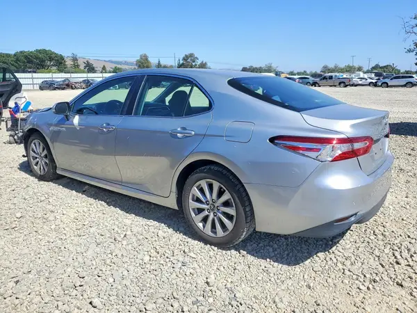 4T1B11HK7JU608783 2018 TOYOTA CAMRY - Image 2