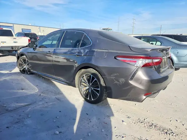 4T1B11HK7JU609058 2018 TOYOTA CAMRY - Image 2