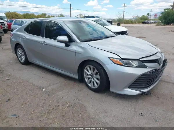 4T1B11HK7JU609402 2018 TOYOTA CAMRY - Image 1