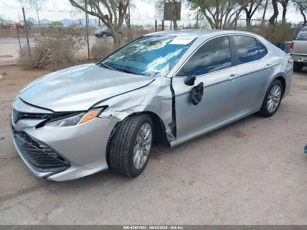 4T1B11HK7JU609402 2018 TOYOTA CAMRY - Image 2