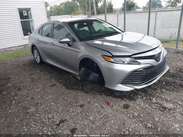 4T1B11HK7JU609805 2018 TOYOTA CAMRY - Image 1