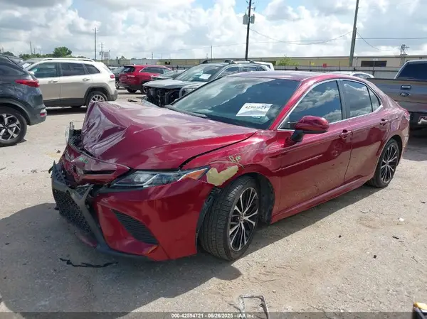 4T1B11HK7JU610047 2018 TOYOTA CAMRY - Image 2