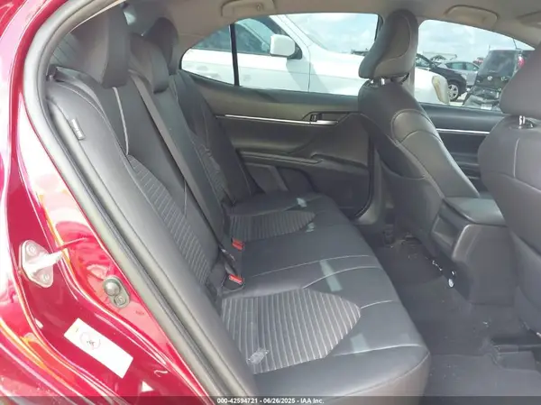 4T1B11HK7JU610047 2018 TOYOTA CAMRY - Image 8