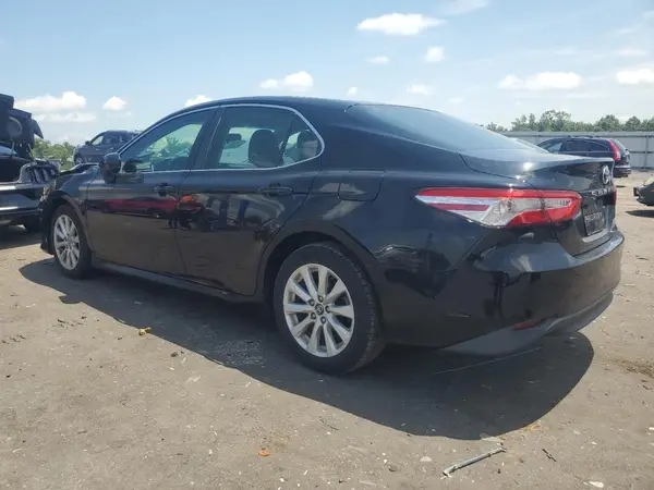 4T1B11HK7JU610405 2018 TOYOTA CAMRY - Image 2