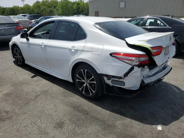 4T1B11HK7JU610467 2018 TOYOTA CAMRY - Image 2