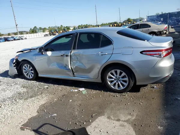 4T1B11HK7JU611103 2018 TOYOTA CAMRY - Image 2