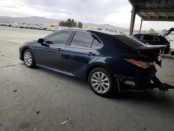 4T1B11HK7JU612123 2018 TOYOTA CAMRY - Image 2