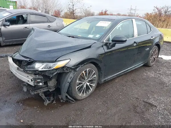 4T1B11HK7JU612963 2018 TOYOTA CAMRY - Image 2