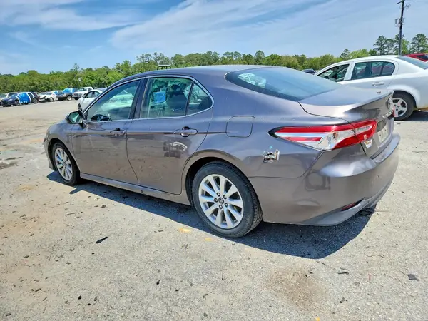 4T1B11HK7JU613319 2018 TOYOTA CAMRY - Image 2