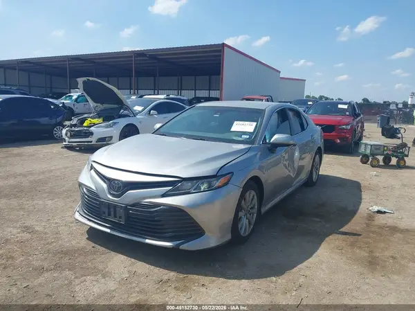 4T1B11HK7JU614115 2018 TOYOTA CAMRY - Image 2