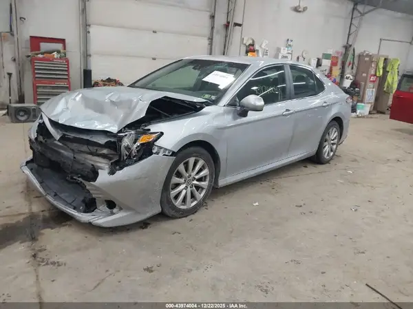 4T1B11HK7JU614373 2018 TOYOTA CAMRY - Image 2