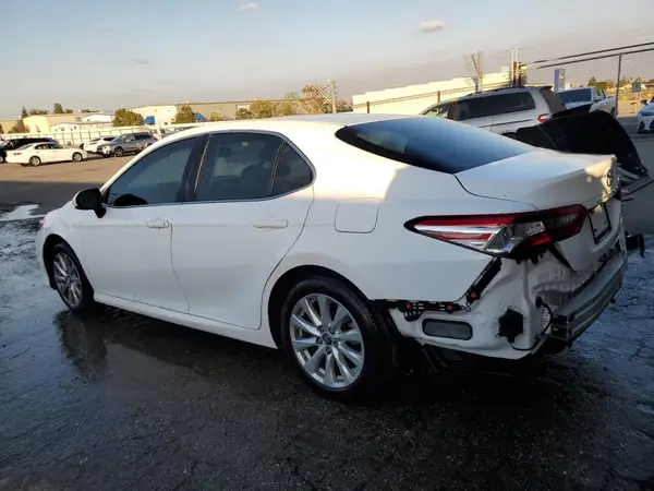 4T1B11HK7JU615278 2018 TOYOTA CAMRY - Image 2