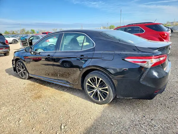4T1B11HK7JU617399 2018 TOYOTA CAMRY - Image 2