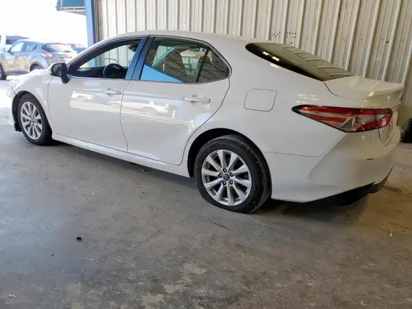 4T1B11HK7JU617970 2018 TOYOTA CAMRY - Image 2