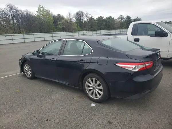 4T1B11HK7JU618326 2018 TOYOTA CAMRY - Image 2