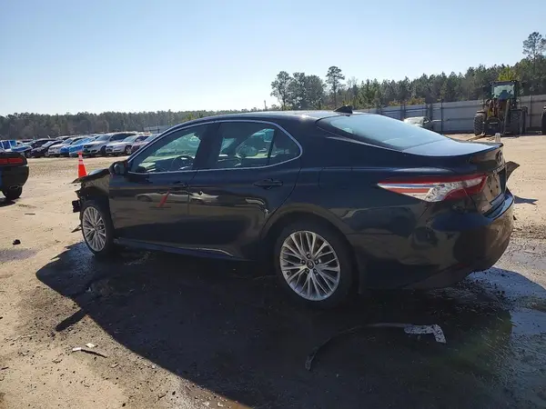 4T1B11HK7JU618441 2018 TOYOTA CAMRY - Image 2