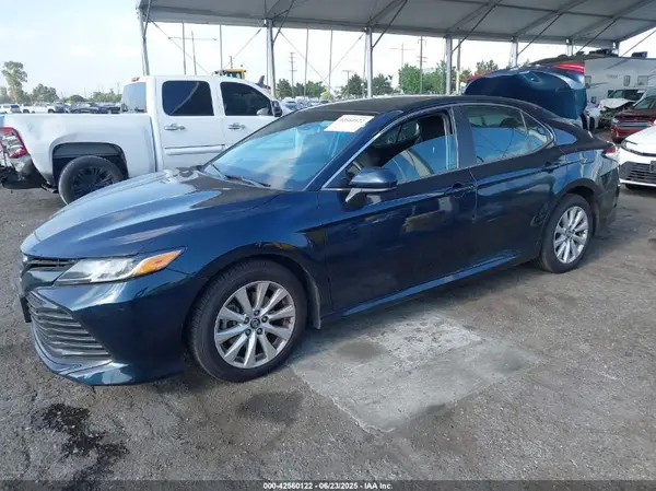 4T1B11HK7JU620139 2018 TOYOTA CAMRY - Image 2