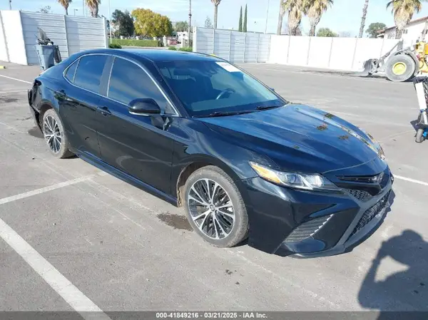 4T1B11HK7JU620805 2018 TOYOTA CAMRY - Image 1