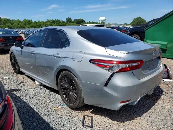 4T1B11HK7JU620836 2018 TOYOTA CAMRY - Image 2