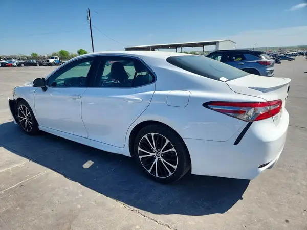 4T1B11HK7JU621114 2018 TOYOTA CAMRY - Image 2