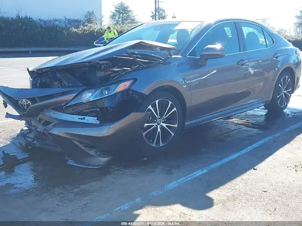 4T1B11HK7JU621162 2018 TOYOTA CAMRY - Image 2